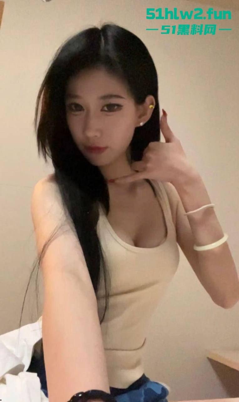 实名曝婊重庆师范学院【李璐君】爱玩约炮软件见面即可光速开房，巨乳蜜臀人骚又好上。-9