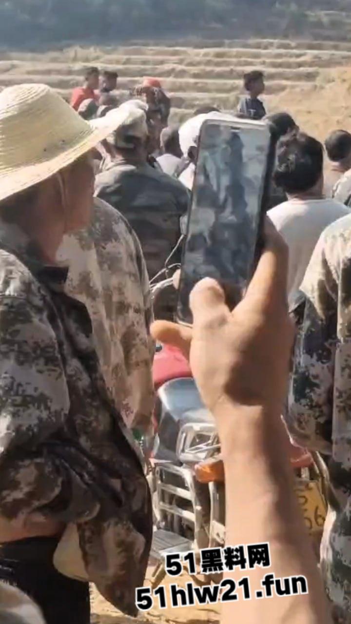 云南保山出租车司机遭乘客劫杀,凶手夺车而逃焚车自杀,嫌犯遗体被村民上山干活时发现。-5