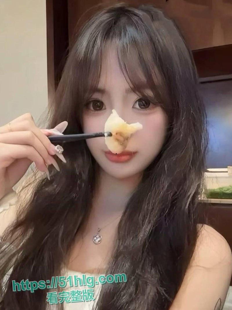 【浙江宁波】慈溪爆火的05年小母狗【王诗琴】，富豪宠爱千娇百媚，不雅视频曝光引热议-8